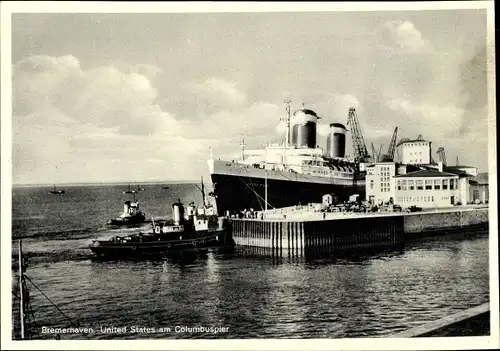 Ak Bremerhaven, USL Dampfer United States am Columbuspier, Schleppschiff