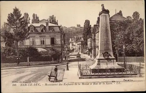 Ak Bar le Duc Meuse, Monument des Enfants de la Meuse, Rue de la Gare