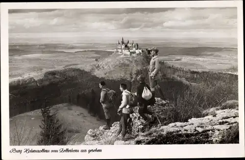 Ak Zimmern Bisingen im Zollernalbkreis, Burg Hohenzollern vom Zellerhorn aus, Wanderer