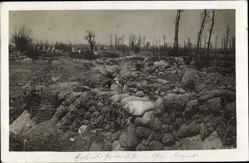 Foto Ak Schützengraben aus Sandsäcken, I WK