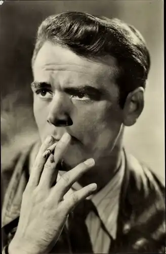 Ak Schauspieler Edwin Marian, Portrait mit Zigarette, Carola Lamberti, Defa Film