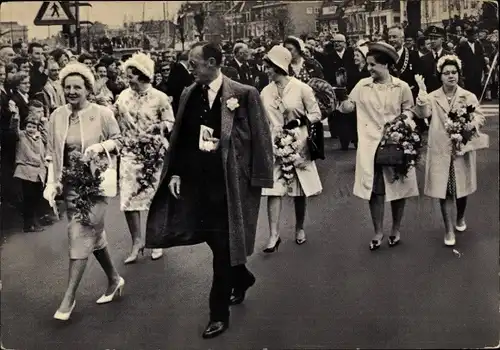 Ak Prinz Bernhard von Lippe Biesterfeld, Juliana der Niederlande, Töchter, Beatrix