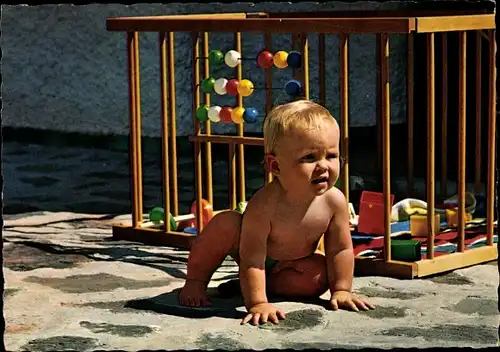 Ak Prinz Willem Alexander der Niederlande, Sommerurlaub 1968, Laufstall