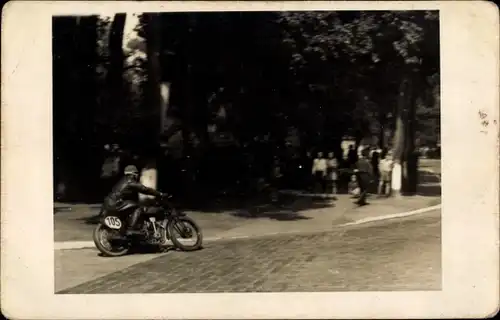 Foto Ak Motorrad bei einem Rennen auf der Strecke, Startnummer 105