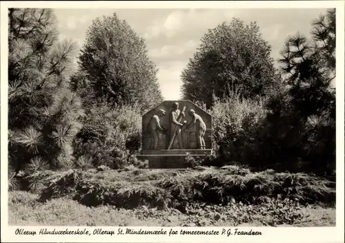 Ak Ollerup Fyn Dänemark, Ollerup Handvaerkerskole, Denkmal P. G. Frandzen