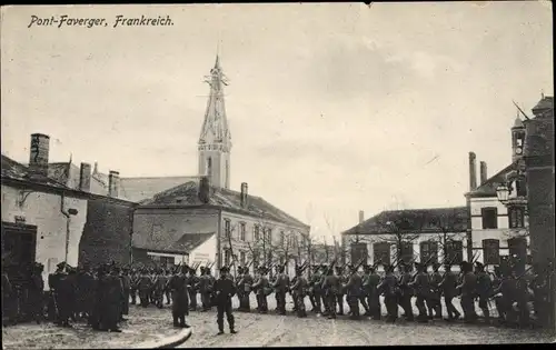 Ak Pontfaverger Moronvilliers Marne, Stadtpartie, Deutsche Soldaten, I.WK