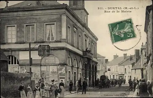 Ak Durtal Maine et Loire, Rue de la Mairie, Hotel