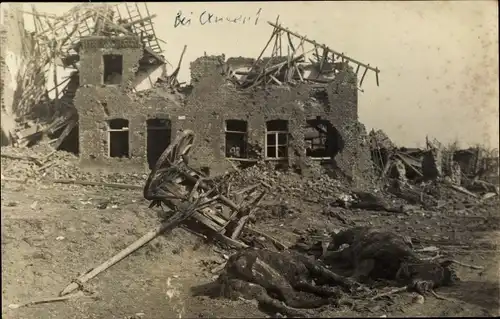 Foto Ak Quesnoy sur Deûle Nord, Kriegszerstörungen, Hausruine, I WK