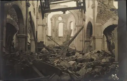 Foto Ak Forges Meuse, Zerstörte Kirche, Innenansicht, Kriegszerstörungen, I WK