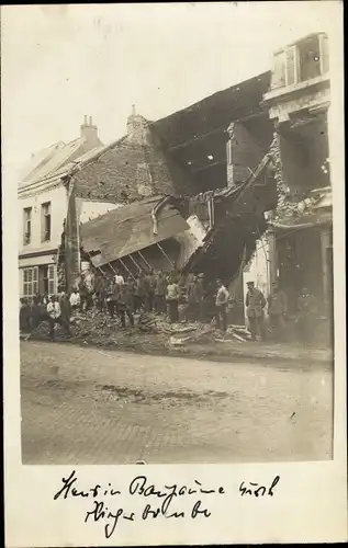 Foto Ak Somme, Blick auf eine Kirche, Rotes Kreuz