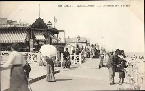 Ak Luc sur Mer Calvados, La Passerelle sur la Digue, Granz Bazar de la Digue