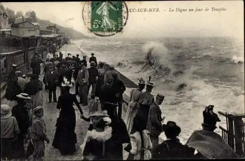 Ak Luc sur Mer Calvados, La Digue un jour de Tempete