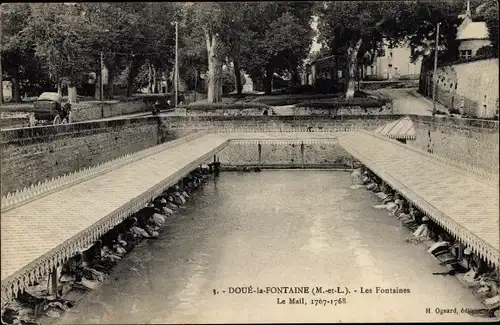 Ak Doué la Fontaine Maine et Loire, Les Fontaines, Le Mail