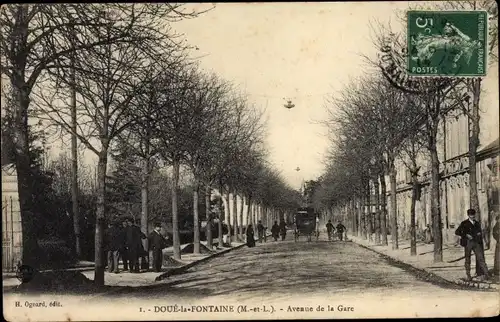 Ak Doué la Fontaine Maine et Loire, Avenue de la Gare
