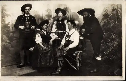 Foto Ak Südtirol Italien, Menschen in italienischer Tracht