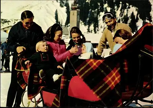 Ak Winterurlaub d. Niederländischen Königsfamilie Lech 1969, Prinzessinnen, Prinzen, Pferdeschlitten