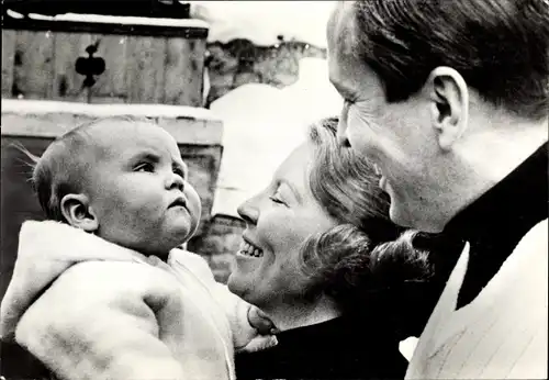 Ak Prinzessin Beatrix der Niederlande, Claus von Amsberg, Prinz Willem Alexander, Lech 1968