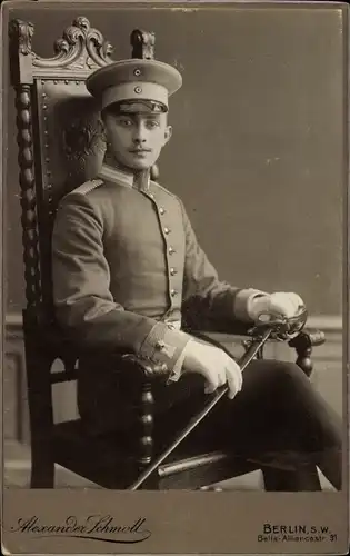 Foto Soldat, Kaiserreich, Offiziers-Uniform, Schirmmütze, Säbel, Portrait