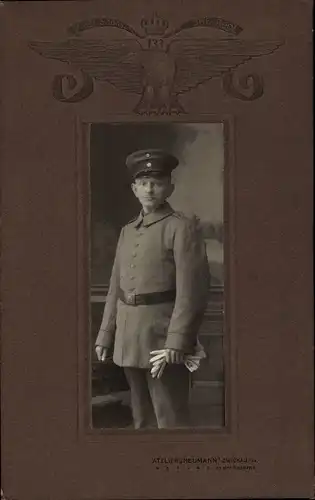 Foto Soldat, Kaiserreich, Inf. Regt. 133, Offiziers-Uniform, Schirmmütze, Standportrait