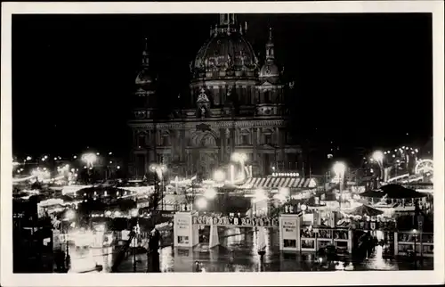 Ak Berlin Mitte, Weihnachtsmarkt auf dem Lustgarten, Berliner Dom