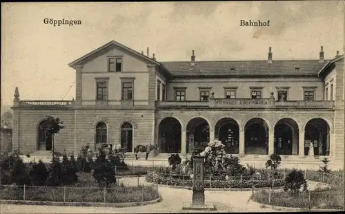 Ak Göppingen in Württemberg, Bahnhof, Straßenseite