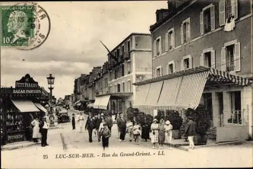 Ak Luc sur Mer Calvados, Rue du Grand Orient, Petit Paradis, Bazar Parisien