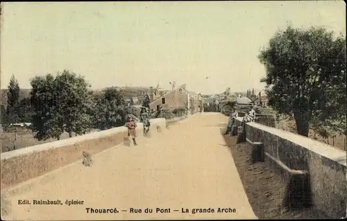 Ak Thouarcé Maine et Loire, Rue du Pont, la grande Arche