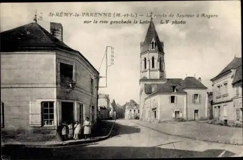 Ak Saint Rémy la Varenne Maine et Loire, La route de Saumur a Angers, Kirche