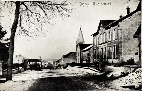 Ak Igny Avricourt Meurthe et Moselle, Straßenpartie, Kirchturm, Häuser