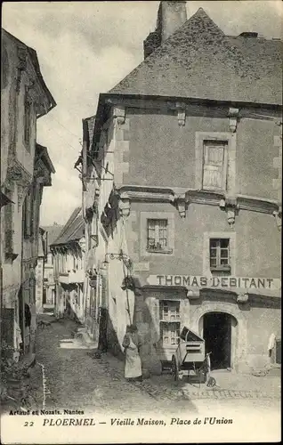 Ak Ploermel Morbihan, Vieille Maison, Place de l'Union, Handlung Thomas Debitant