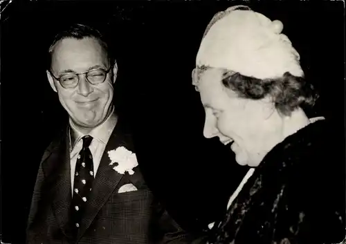 Ak Königin Juliana der Niederlande, Prinz Bernhard, Flughafen Schiphol 1961, Reise nach Mexiko