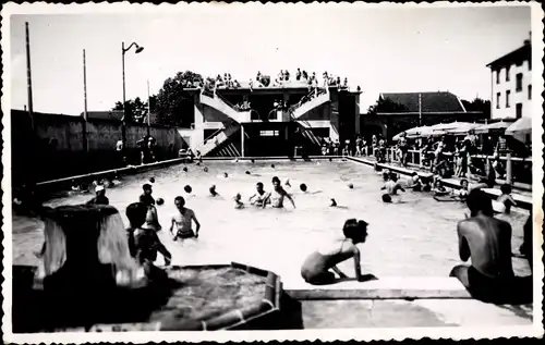 Foto Ak Montrond les Bains Loire, La Piscine Olympique du Casino