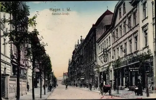 Ak Hagen in Westfalen Ruhrgebiet, Blick in die Bahnhofstraße, Tabakladen W. Bauer, Victoria Automat