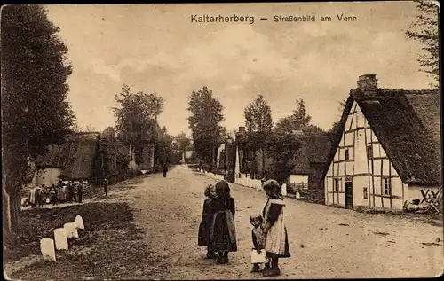 Ak Kalterherberg Monschau Montjoie in der Eifel, Straßenbild am Venn, Kinder