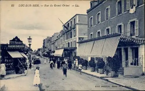 Ak Luc sur Mer Calvados, Rue du Grand Orient, Au Petit Paradis, Bazar Parisien