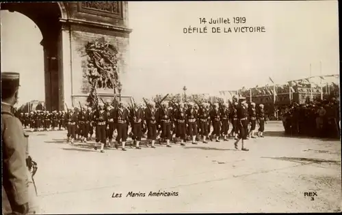 Ak Paris, Arc de Triomphe, Fetes de la Victoire, 14 Juillet 1919, Les Marins Americains