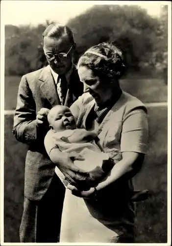 Ak Prinzessin Juliana der Niederlande, Prinz Bernhard, Prinzessin Beatrix, Heiligendamm 1938
