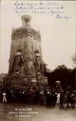 Ak Paris, Defile de la Victoire, 14. Juillet 1919, Le Cenotaphe