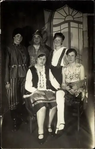 Foto Ak Personen in Faschingskostümen, Fastnacht 1930