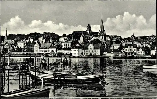 Ak Flensburg in Schleswig Holstein, Blick vom Hafen zur Stadt