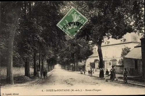 Ak Doué la Fontaine Maine et Loire, Route d'Angers