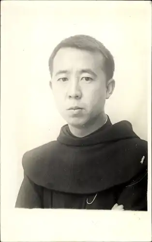 Foto Ak Portrait von einem Geistlichen, Mönch