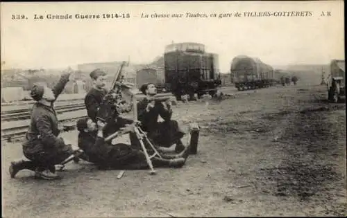 Ak Villers Cotterets Aisne, La chasse aux Taubes, en gare