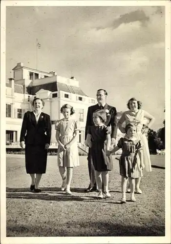 Ak Königin Juliana der Niederlande, Prinz Bernhard, Prinzessinnen Beatrix, Irene, Margriet, Marijke