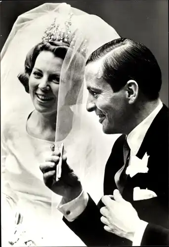 Ak Prinzessin Beatrix der Niederlande, Claus von Amsberg, In der Kirche, Trauung, 1966