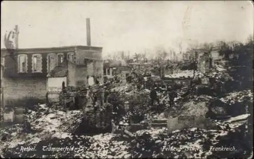 Ak Rethel Ardennes, Trümmerfeld, Feldzug 1914, zerstörte Häuser