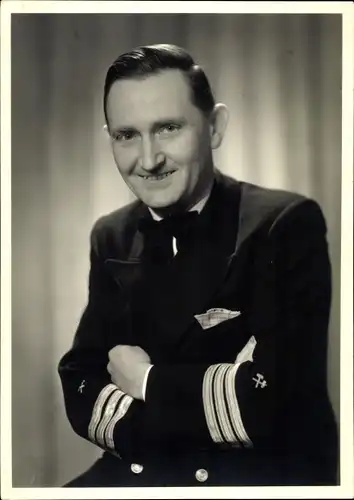 Foto Ak I. Offizier in Uniform, Poseidon Schifffahrt GmbH Hamburg 1953, Schlegel und Eisen