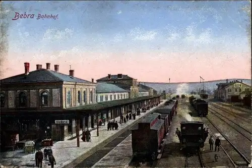 Ak Bebra an der Fulda in Hessen, Bahnhof, Gleise und Züge, Bahnsteig