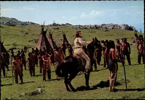 Ak Schauspieler Pierre Brice, Filmszene Winnetou II. Teil, Winnetou im Lager der Assiniboins