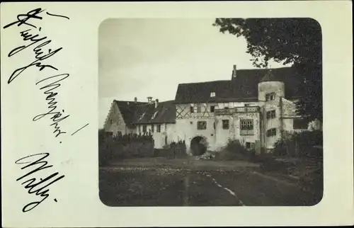 Foto Ak Unbekannter Ort, Blick auf ein Gebäude, Burg ?